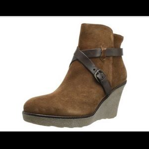 NWOT Andre Assous wedge ankle boots